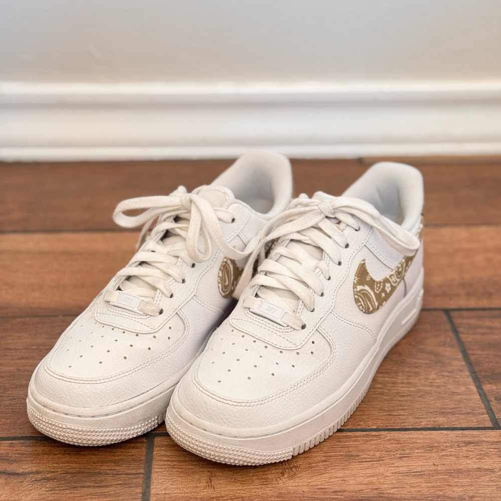 Nike Women's Air Force 1 essential barley White